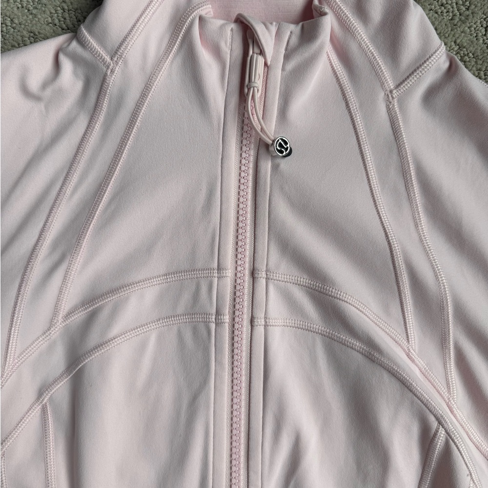 Lululemon Cropped Define size 6 in Strawberry Milk